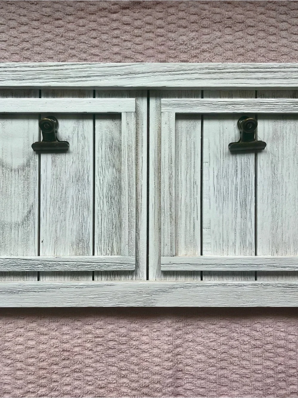Whitewashed 2-Clip Wall Frame - Picture 2 of 7